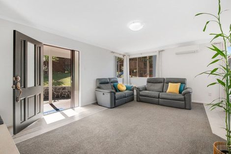 Photo of property in 15 Tacitus Place, Totara Vale, Auckland, 0629