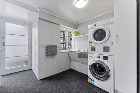 Photo of property in 2/85 Sylvan Avenue, Northcote, Auckland, 0627