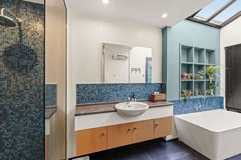 Photo of property in 198a Mount Pleasant Road, Mount Pleasant, Christchurch, 8081
