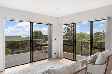 Photo of property in 3 Trident Place, Shelly Park, Auckland, 2014