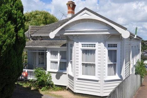 Photo of property in 1/98 Birkenhead Avenue, Birkenhead, Auckland, 0626