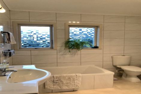 Photo of property in 9 Chelsea View Drive, Chatswood, Auckland, 0626