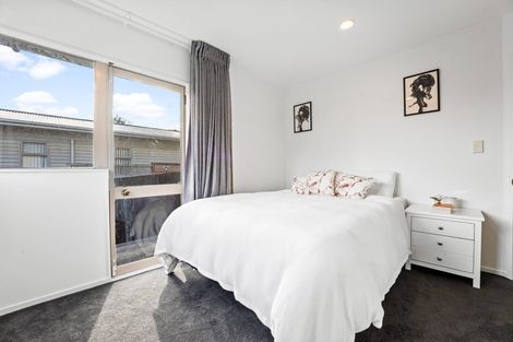 Photo of property in 210 East Coast Road, Forrest Hill, Auckland, 0620