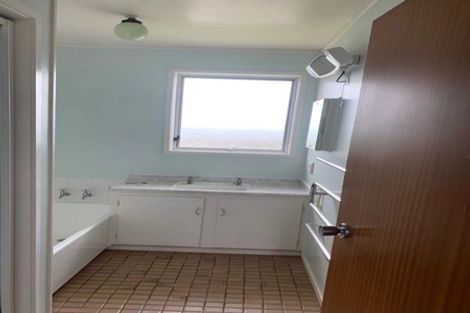 Photo of property in 1 Redcoat Place, Cockle Bay, Auckland, 2014