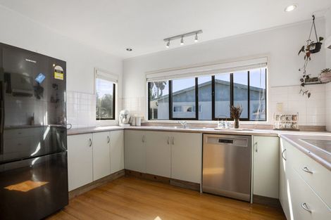 Photo of property in 2 Litchfield Place, Clarks Beach, 2122