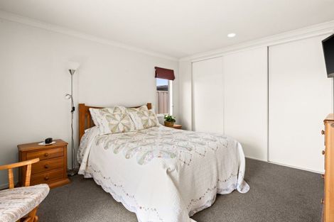 Photo of property in 2 Arthur Close, Clive, 4102