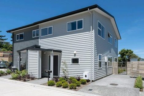 Photo of property in 2/20 Glanmire Road, Newlands, Wellington, 6037