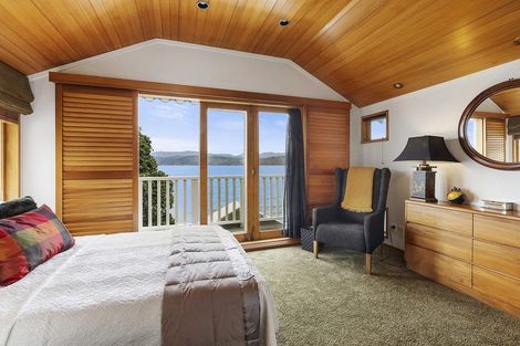 Photo of property in 385 Karaka Bay Road, Karaka Bays, Wellington, 6022