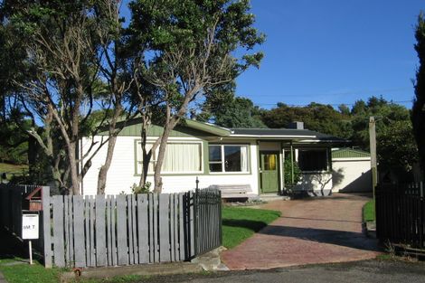 Photo of property in 4 Jonathan Way, Paparangi, Wellington, 6037