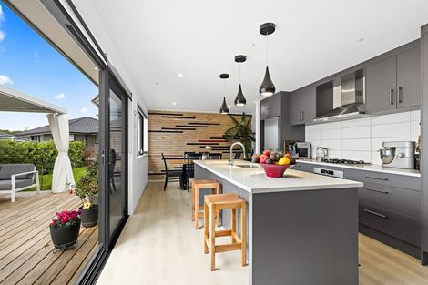 Photo of property in 33 Jane Maree Road, Kumeu, 0810