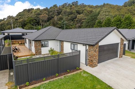 Photo of property in 11 Salisbury Crescent, Wallaceville, Upper Hutt, 5018