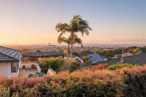 Photo of property in 53 Goodwood Drive, Goodwood Heights, Auckland, 2105