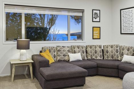 Photo of property in 30a Masterton Road, Rothesay Bay, Auckland, 0630