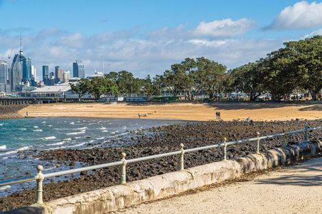 Photo of property in 2/5 King Edward Parade, Devonport, Auckland, 0624