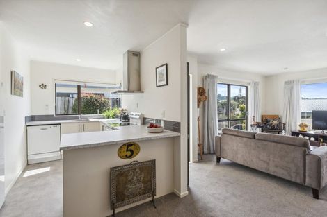 Photo of property in 2/32 Charlotte Street, Stanmore Bay, Whangaparaoa, 0932