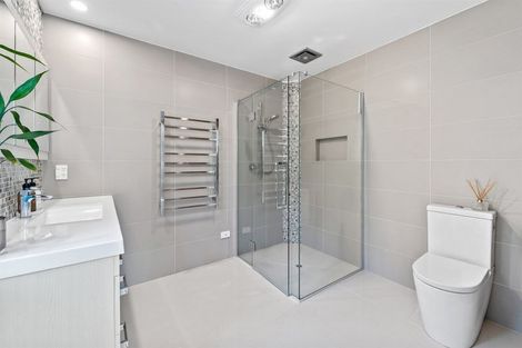 Photo of property in 11 Hugh Green Drive, Pinehill, Auckland, 0632