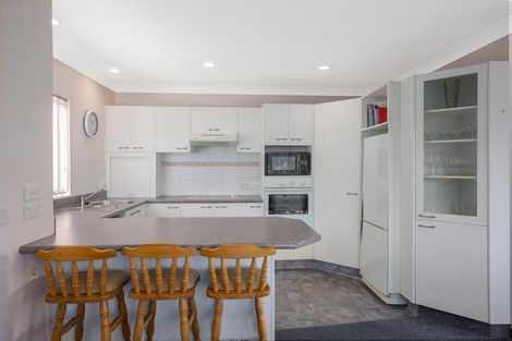 Photo of property in 17a Groves Road, Raumati Beach, Paraparaumu, 5032