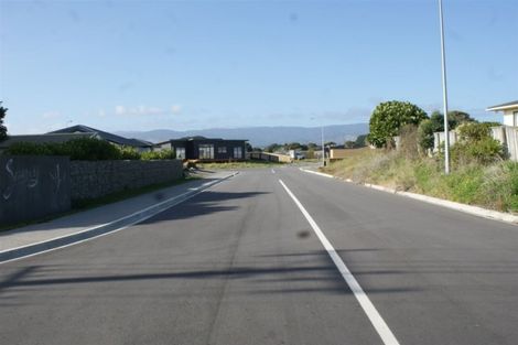 Photo of property in 10 Seagrass Place, Otaki Beach, Otaki, 5512