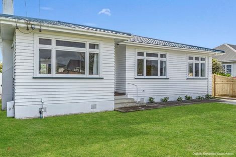 Photo of property in 18 Dudley Street, Levin, 5510
