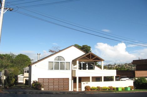 Photo of property in 2/124 Mellons Bay Road, Mellons Bay, Auckland, 2014