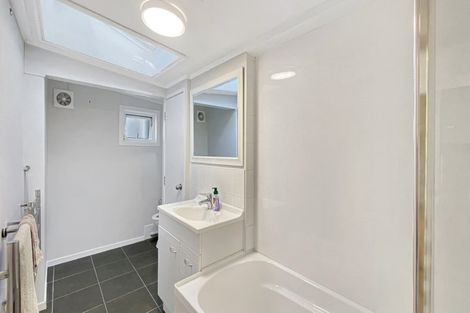 Photo of property in 74 Ferry Parade, Herald Island, Auckland, 0618