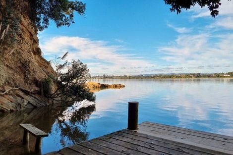 Photo of property in 15a Chatham Avenue, Paremoremo, Auckland, 0632