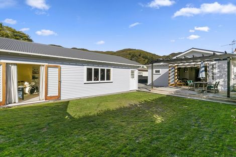 Photo of property in 17 Burnside Street, Waterloo, Lower Hutt, 5011