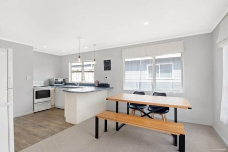 Photo of property in 118b Colwill Road, Massey, Auckland, 0614
