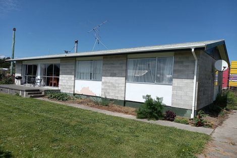 Photo of property in 1 Grove Burn Road, Tuatapere, 9620