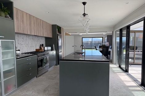 Photo of property in 87 Golf Road, Paraparaumu Beach, Paraparaumu, 5032