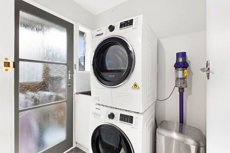 Photo of property in 1/20 Gladys Avenue, Glenfield, Auckland, 0629