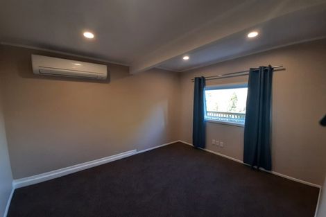 Photo of property in 6 Blandford Way, Newlands, Wellington, 6037