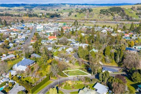 Photo of property in 7 Windsor Road, Waipawa, 4210