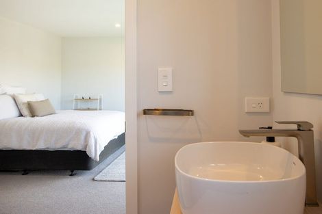 Photo of property in 26 Cable Bay Block Road, Cable Bay, 0420