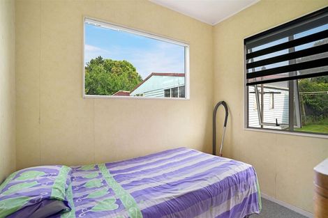 Photo of property in 13 Vodanovich Road, Te Atatu South, Auckland, 0610
