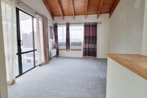 Photo of property in 2 Graham Collins Drive, Windsor Park, Auckland, 0632