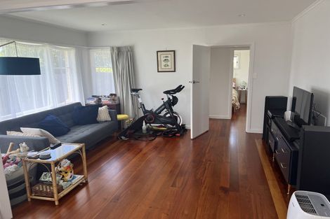 Photo of property in 8 Glenfield Road, Birkenhead, Auckland, 0626