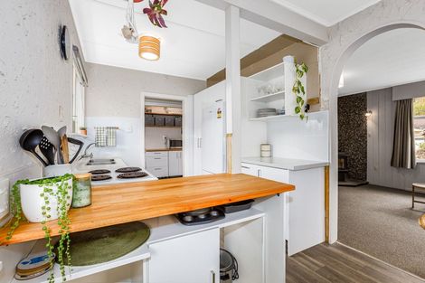 Photo of property in 7 Reid Road, Wainuiomata, Lower Hutt, 5014