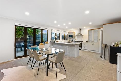 Photo of property in 14 San Martin Place, Goodwood Heights, Auckland, 2105