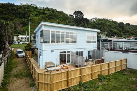 Photo of property in 277 Queens Drive, Lyall Bay, Wellington, 6022