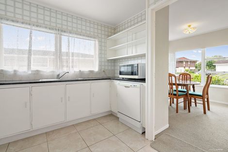 Photo of property in 49 Tupaki Place, Pakuranga Heights, Auckland, 2010