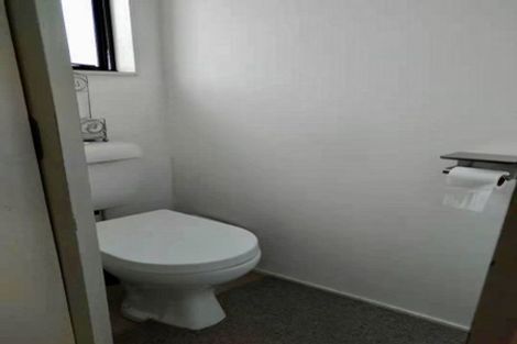 Photo of property in 2/9 Valecrest Place, Bayview, Auckland, 0629