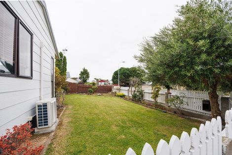 Photo of property in 5 Cargill Grove, Kelvin Grove, Palmerston North, 4414
