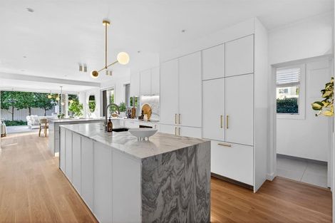 Photo of property in 5 Holiday Road, Milford, Auckland, 0620