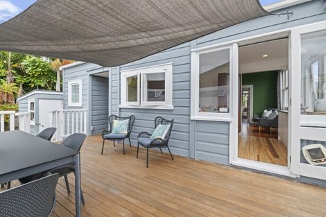 Photo of property in 147 Queen Street, Northcote Point, Auckland, 0627