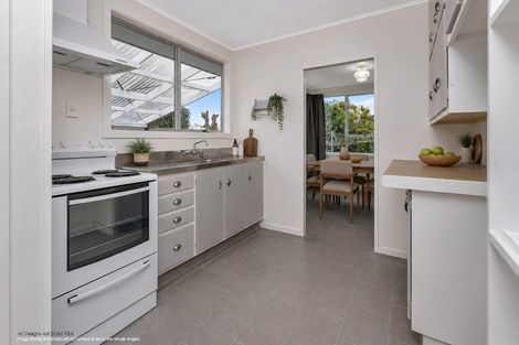 Photo of property in 10 Gannet Place, One Tree Point, 0118