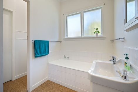 Photo of property in 122 Glandovey Road, Strowan, Christchurch, 8052