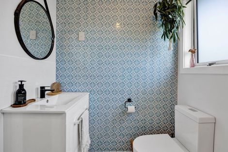 Photo of property in 15 Bone Crescent, Hawera, 4610