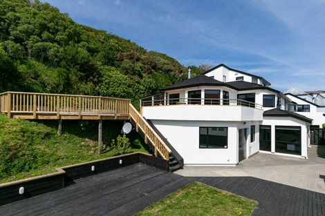 Photo of property in 8 Countess Close, Maupuia, Wellington, 6022