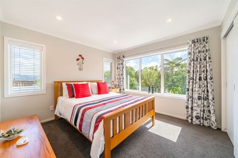 Photo of property in 1 Valley View Way, Timberlea, Upper Hutt, 5018